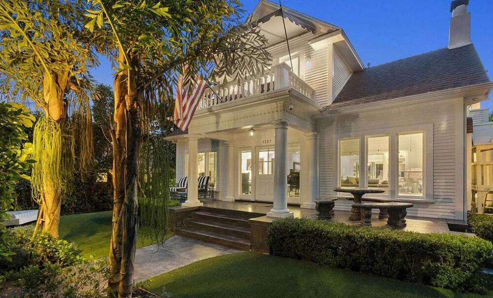 <p>Manekenka i glumica Nina Seničar i njen suprug Džej Elis svili su porodično gnezdo u luksuznoj vili vrednoj 4,5 miliona dolara. Sve je uređeno sa ukusom.</p>