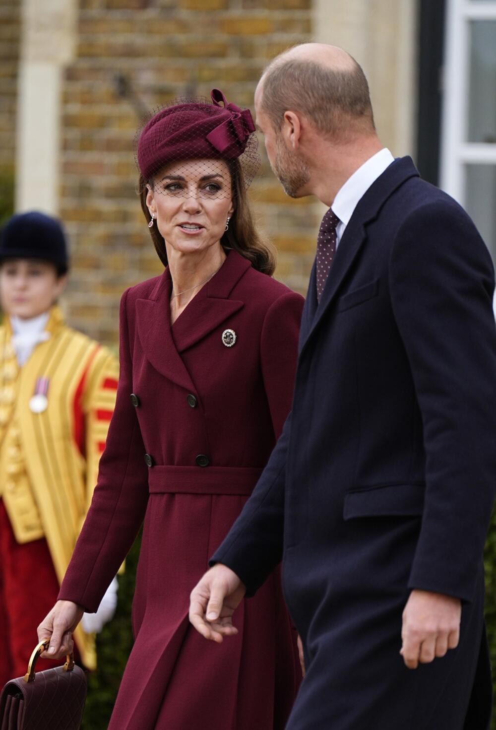 BROŠEM JE KEJT ODALA POŠTU PRINCEZI DAJANI 