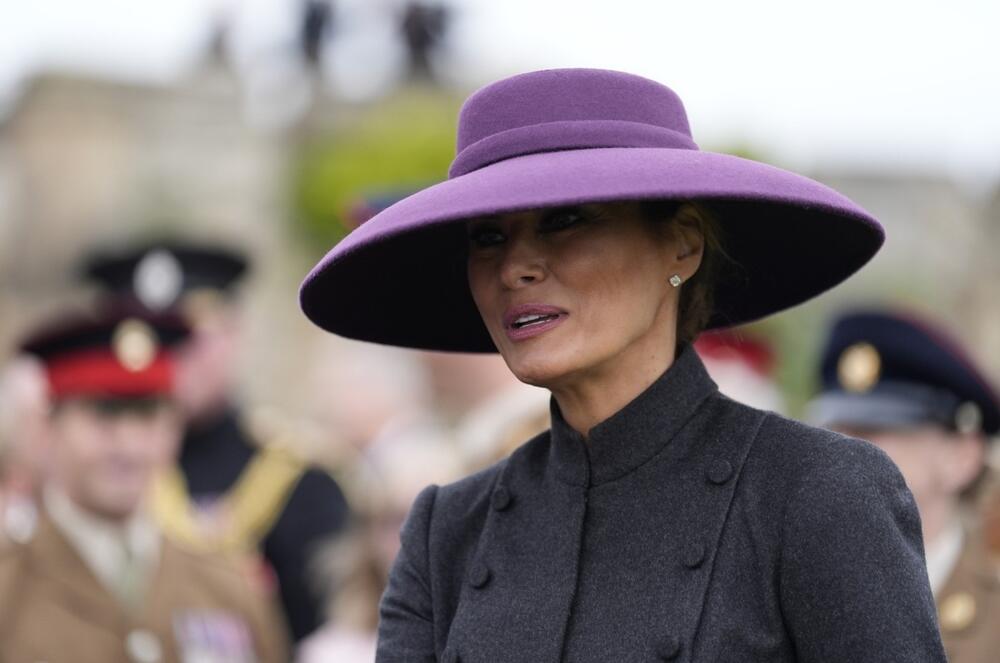 Šefovi država i prve dame nisu u obavezi da se poklone članovima kraljevske porodice