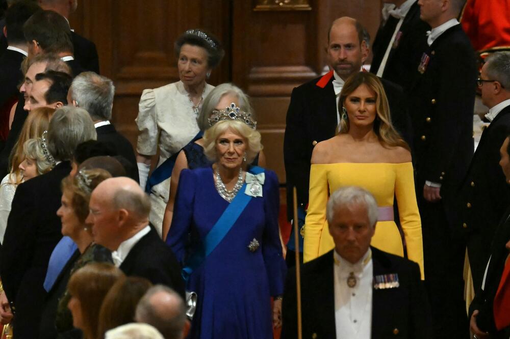 Kraljica Kamila i Melanija Tramp na banketu u zamku Vindzor