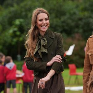 Usklađene, u bojama jeseni i – bez greške! Opušteno druženje Kejt i Melanije je sva modna inspiracija koja vam treba