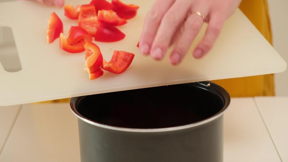 Umesto plastične daske za sečenje hrane odaberite drvenu