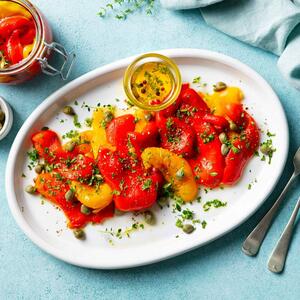 Brz ručak bez mesa u kojem će uživati cela porodica: Kombinacija paprika, paradajza i mladog sira za neponovljiv ukus