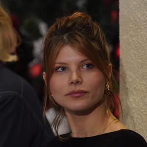 Dobro ga znate iz domaćih serija, retko se pojavljuju u javnosti: Koji glumac je verenik Anje iz "Tajni vinove loze"?