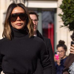 Lice, šminka, nakit - sve je palo u drugi plan! Viktorija Bekam ponela "golu haljinu" koja poziva na flert