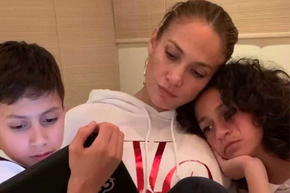 Dženifer Lopez sa sinom Maksimilijanom Munjizom i ćerkom Eme Munjiz