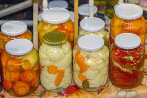 Bez šećera i konzervansa: 5 najzdravijih salata koje možete da napravite za zimnicu