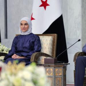 "Živela je sa mnom u pećinama 14 godina, selili smo se 49 puta": Ko je žena Ahmeda el Šare, novog predsednika Sirije?