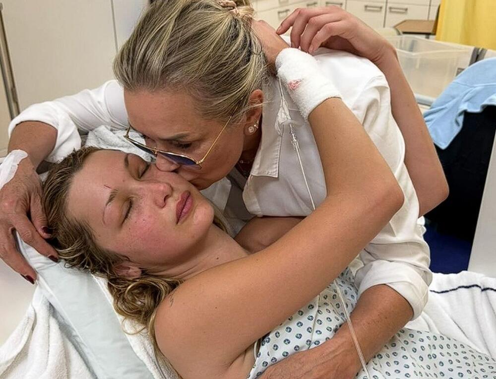 Jolanda Hadid podelila je potresne fotografije Bele Hadid iz bolnice