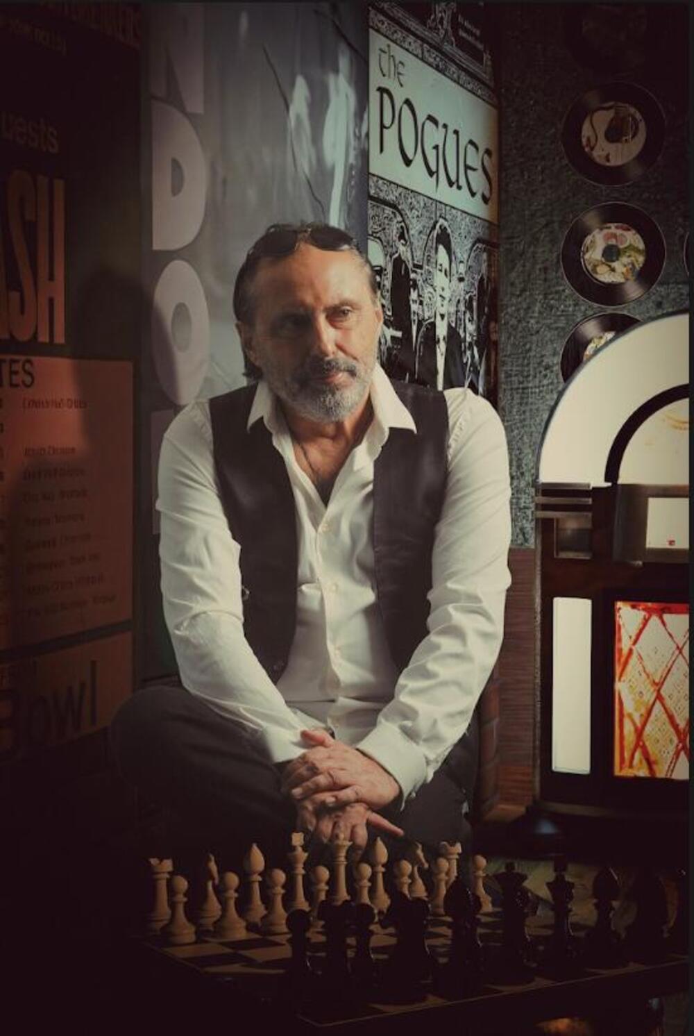 ZABRANJENO PUŠENE NEUŠTEKANI