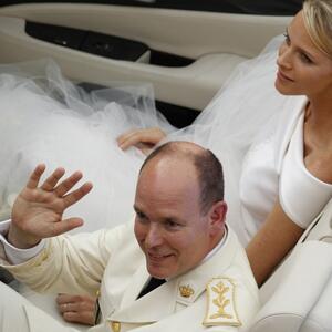 2.500 sati rada za remek-delo s potpisom Armanija: Venčanicu iz najlepše bajke nosila je princeza Šarlin u suzama