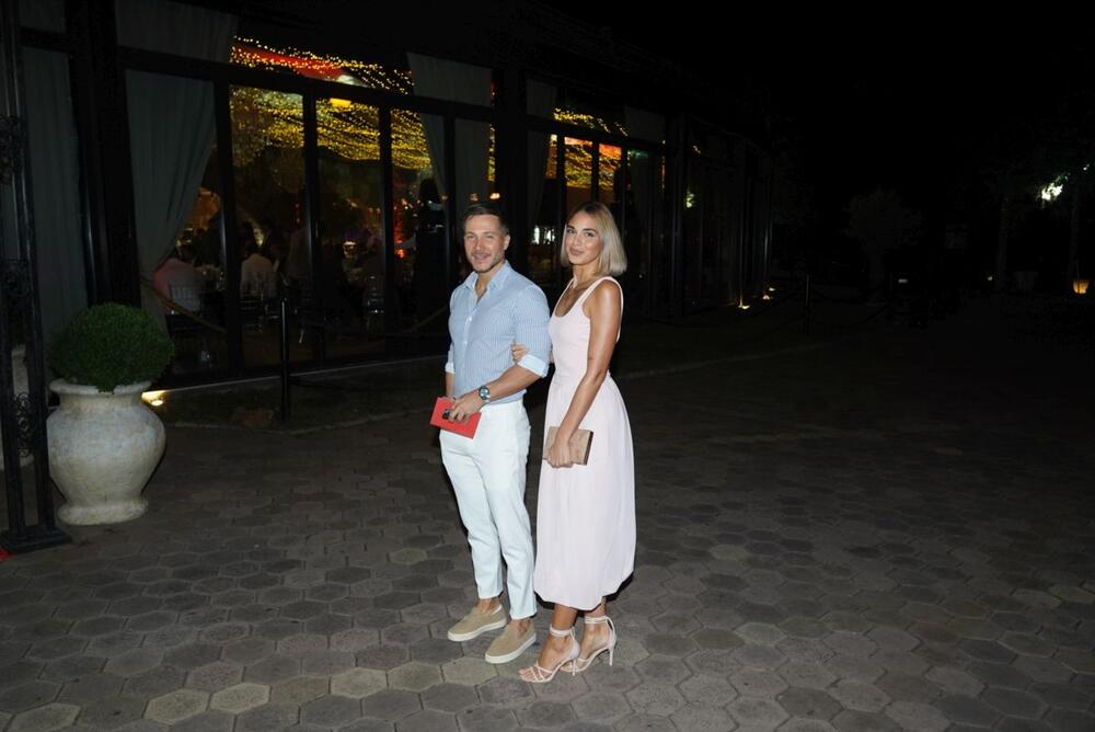 <p>Pevać Saša Kovačević i njegova devojka Zorana Tasovac na 18. rođendan sina menadžera Baneta Obradovića</p>