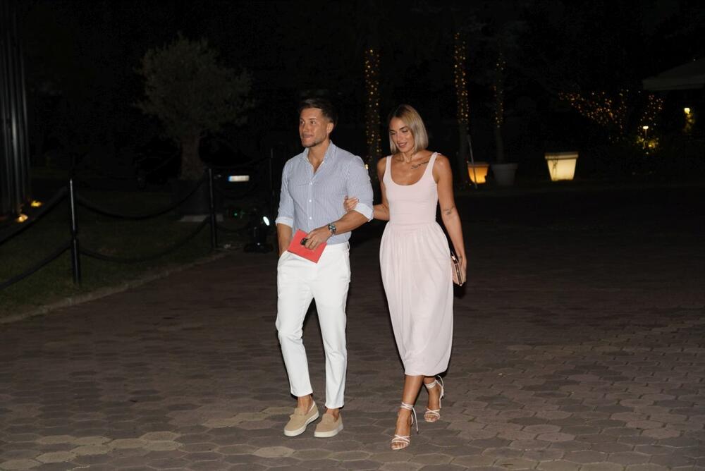 <p>Pevać Saša Kovačević i njegova devojka Zorana Tasovac na 18. rođendan sina menadžera Baneta Obradovića</p>