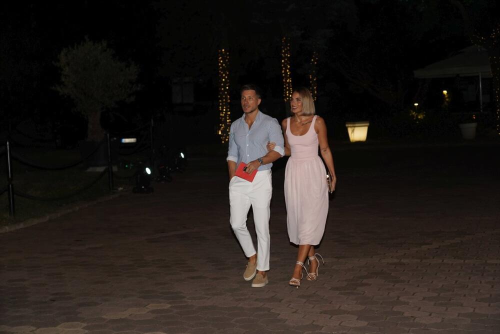 <p>Pevać Saša Kovačević i njegova devojka Zorana Tasovac na 18. rođendan sina menadžera Baneta Obradovića</p>