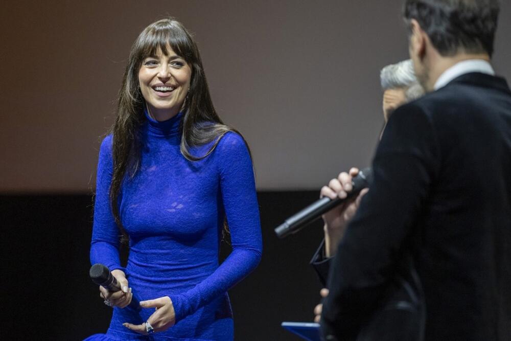 <p>Glumica Dakota Džonson postaje kraljica "golih" haljina. Da li je ova nadmašila sve prethodne?</p>