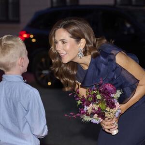 Boja i kroj haljine, frizura – sve je čista magija! Danska kraljica Meri u jednom od najboljih izdanja koje smo videli
