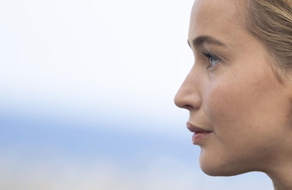 Dženifer Lorens je na 73. Međunarodnom filmskom festival u San Sebastijanu dobila nagradu "Donostija", koja se uručuje istaknutim ličnostima u svetu filma