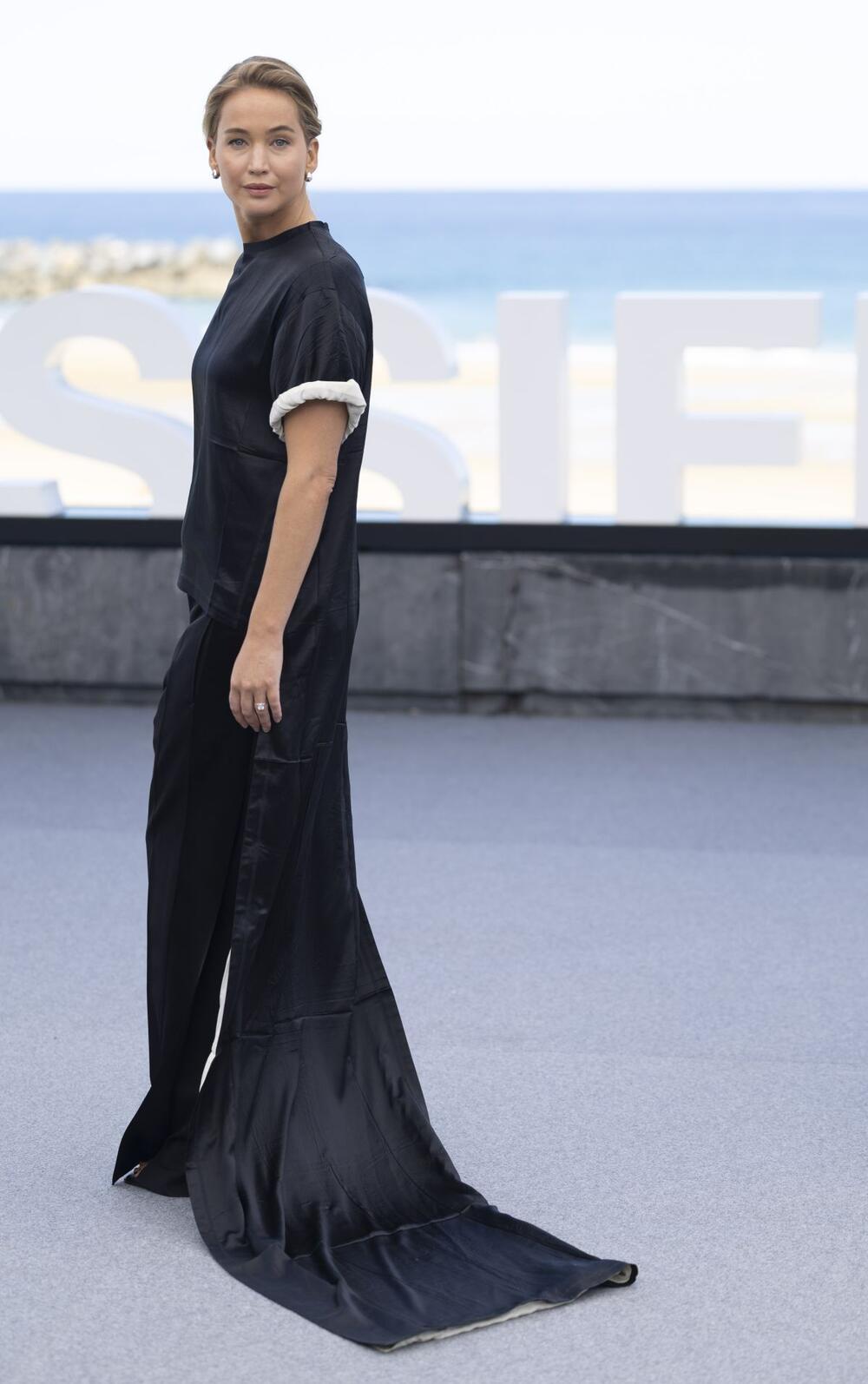 Dženifer Lorens je na 73. Međunarodnom filmskom festival u San Sebastijanu dobila nagradu "Donostija", koja se uručuje istaknutim ličnostima u svetu filma