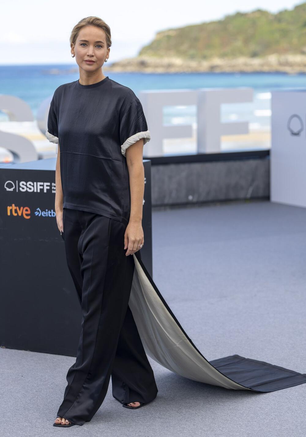 Dženifer Lorens, na crvenom tepihu