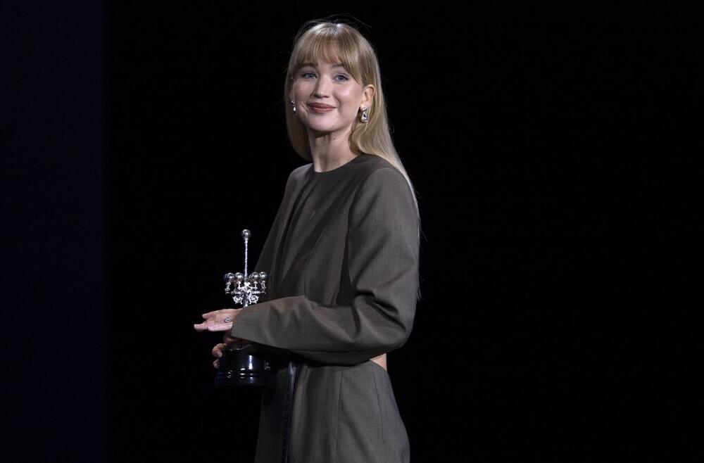 Dženifer Lorens je na 73. Međunarodnom filmskom festival u San Sebastijanu dobila nagradu "Donostija", koja se uručuje istaknutim ličnostima u svetu filma