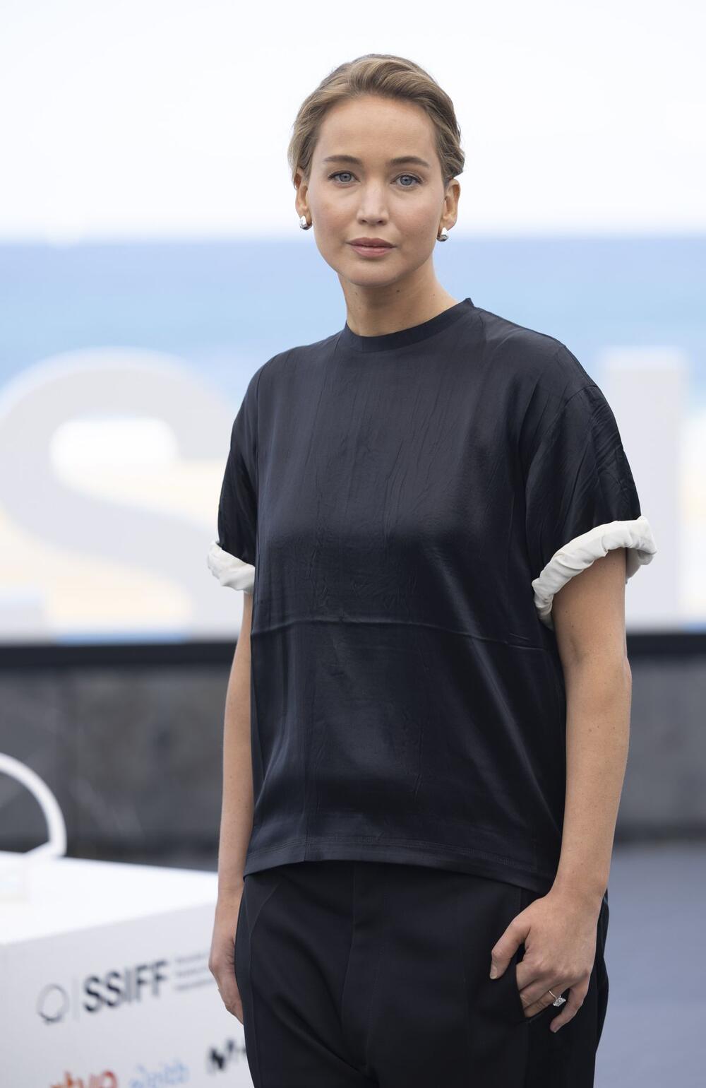 Dženifer Lorens je na 73. Međunarodnom filmskom festival u San Sebastijanu dobila nagradu "Donostija", koja se uručuje istaknutim ličnostima u svetu filma