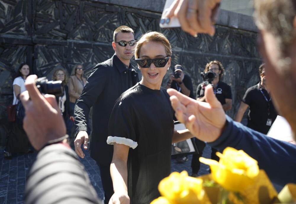 Dženifer Lorens je na 73. Međunarodnom filmskom festival u San Sebastijanu dobila nagradu "Donostija", koja se uručuje istaknutim ličnostima u svetu filma