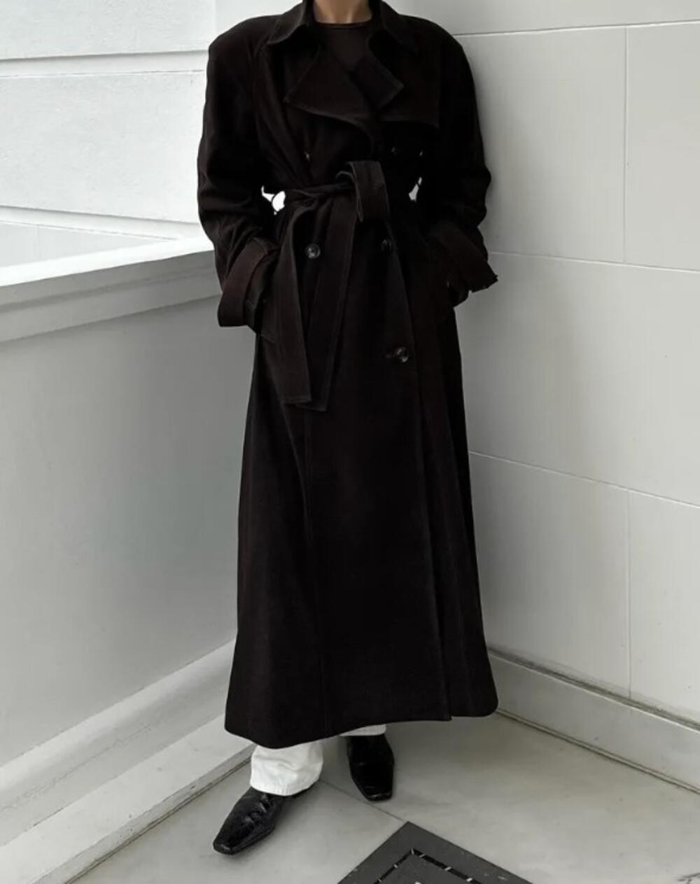 Kratke krokodilske čizme izdužene siluete i kvadratnog vrha