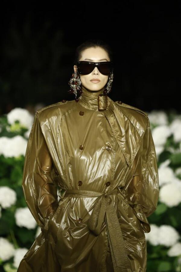 Povratak Bele Hadid, 80-ih & ŽENSKE MOĆI: Saint Laurent najavio nove trendove i (stvarno) morate da vidite kako