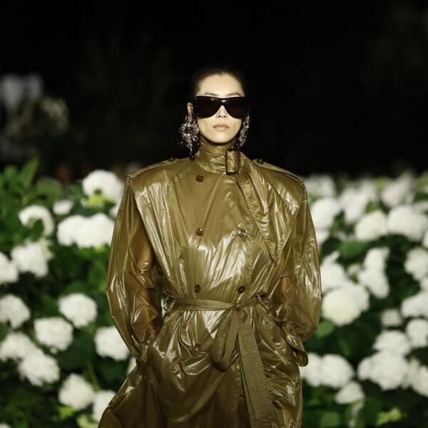 Povratak Bele Hadid, 80-ih & ŽENSKE MOĆI: Saint Laurent najavio nove trendove i (stvarno) morate da vidite kako