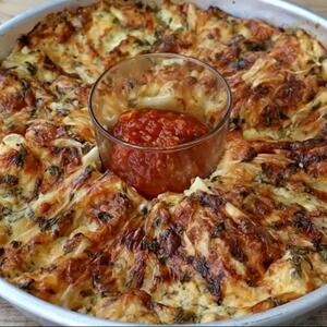 Lepšu i neobičniju tursku pitu nikad niste probali: Sočna je, bogatog ukusa i puna sira, a uz ajvar je nenadmašna