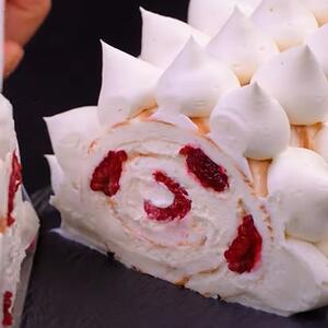 Recept za najlepši voćni rolat je pred vama: Slatkiš koji se lako pravi, a još lakše nestane iz tanjira