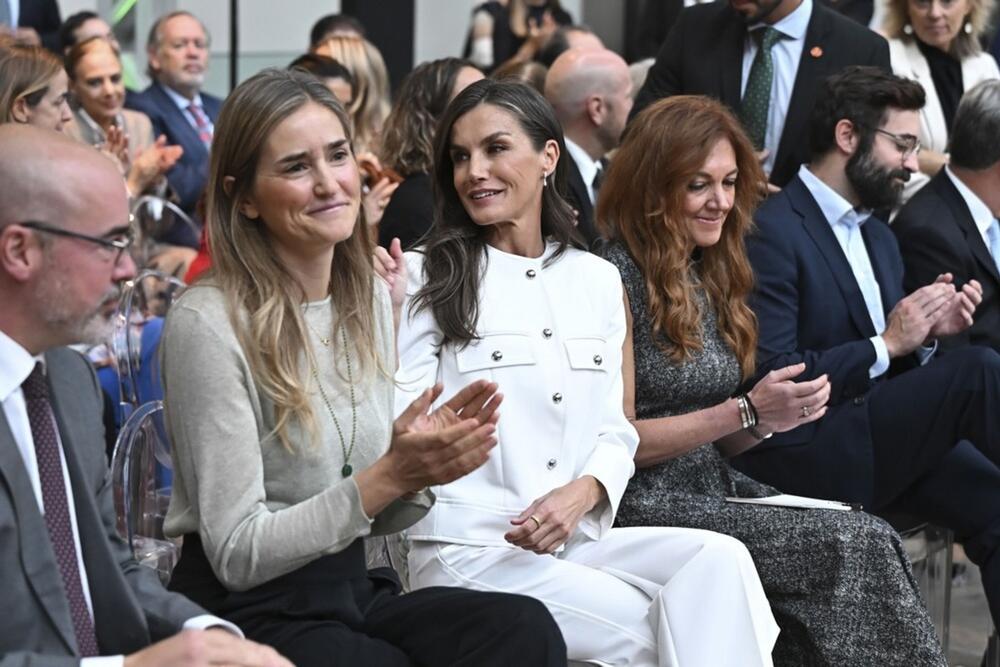 <p>Ko kaže da tokom jeseni moramo da se odreknemo svojih omiljenih letnjih boja? </p>