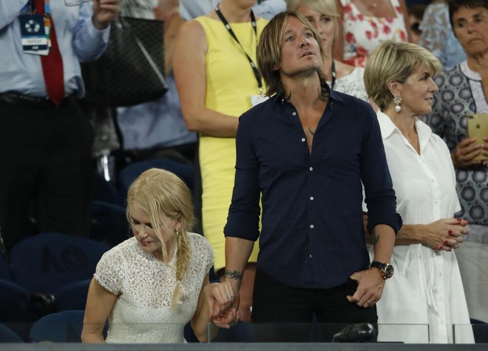 KIT URBAN VEĆ NAŠAO NOVU DEVOJKU 