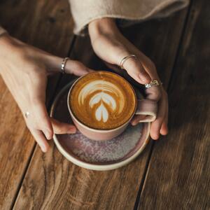 Nekad nisu očigledni, ali upozoravaju: 5 znakova da što pre treba da smanjite unos kafe ili je potpuno izbacite