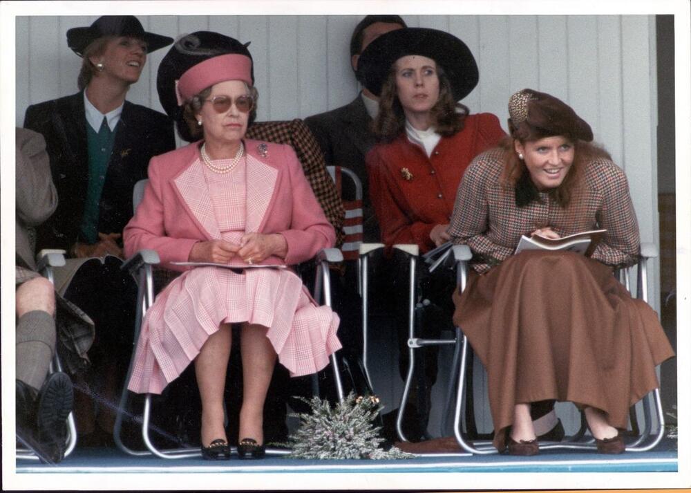 Kraljica Elizabeta II i Sara Ferguson