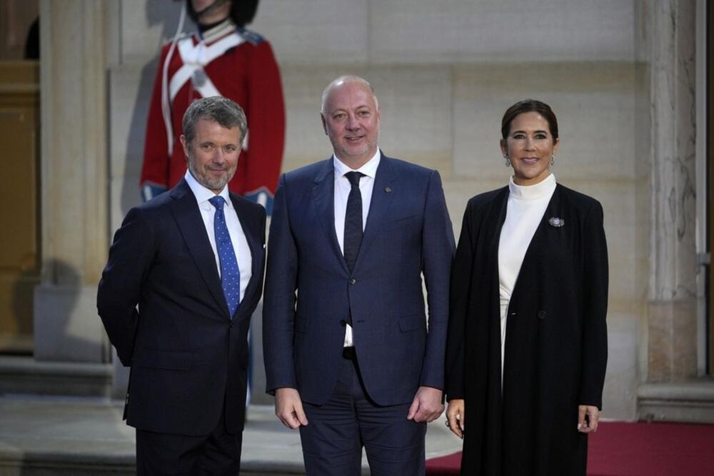 Kralj Frederik X i kraljica Meri od Danske su uoči Samita Evropske političke zajednice organizovani svečani prijem za evropske lidere u Palati Amalijenborg.