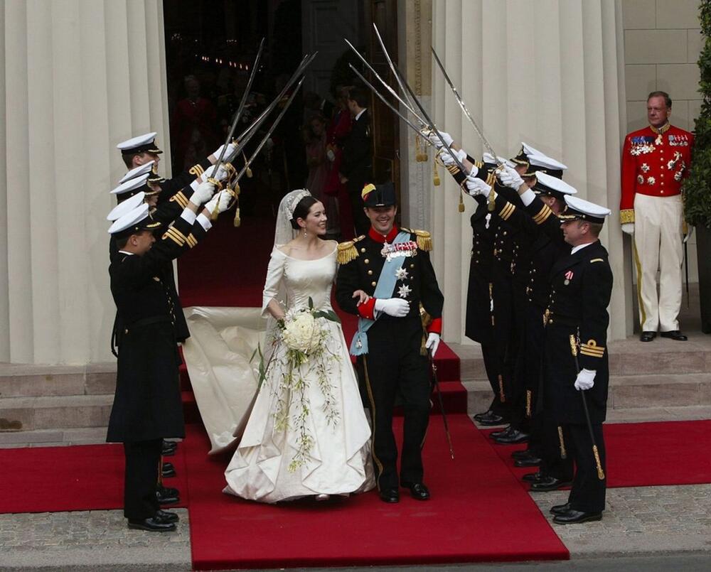 <p>Venčanica princeze Meri od Danske koštala je 76.000 evra. Bila je tradicionalna, neko bi rekao konzervativna, ali je svaki detalj u mladenačkom izdanju imao skrivenu simboliku.</p>