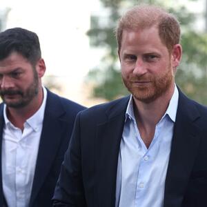 Rat rečima se nastavlja! Princ Hari je besan i isfrustriran i ovog puta mnogi kažu - ma samo ga ostavite na miru!