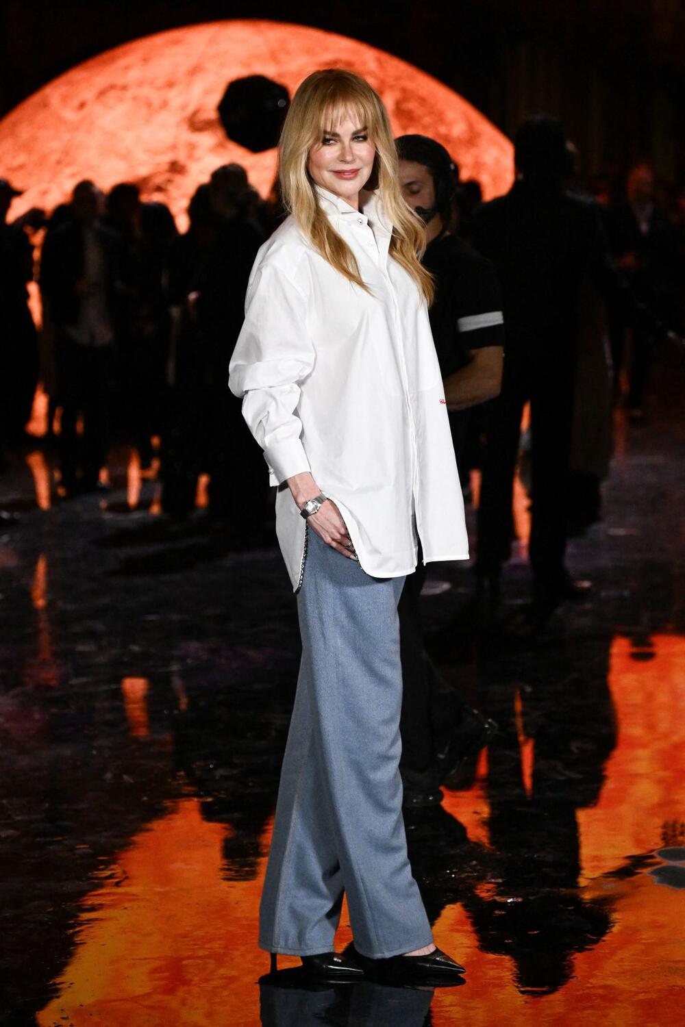 NIKOL GRABI VELIKIM KORACIMA NAPRED