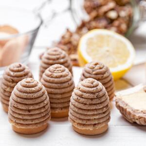 Starinski recept za sitne kolače koji vraćaju u detinjstvo: Ukusan spoj mlevenih oraha i čokoladnog fila mami na još