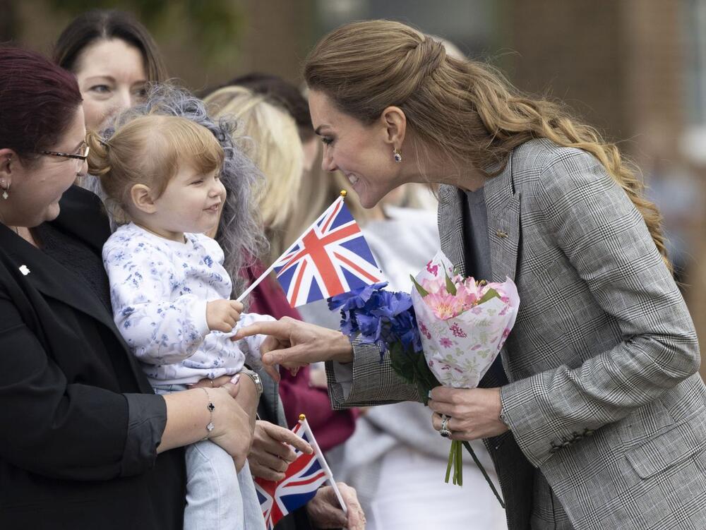 KEJT JE BILA ODUŠEVLJENA DEVOJČICAMA KOJE SU DOŠLE DA JE VIDE 