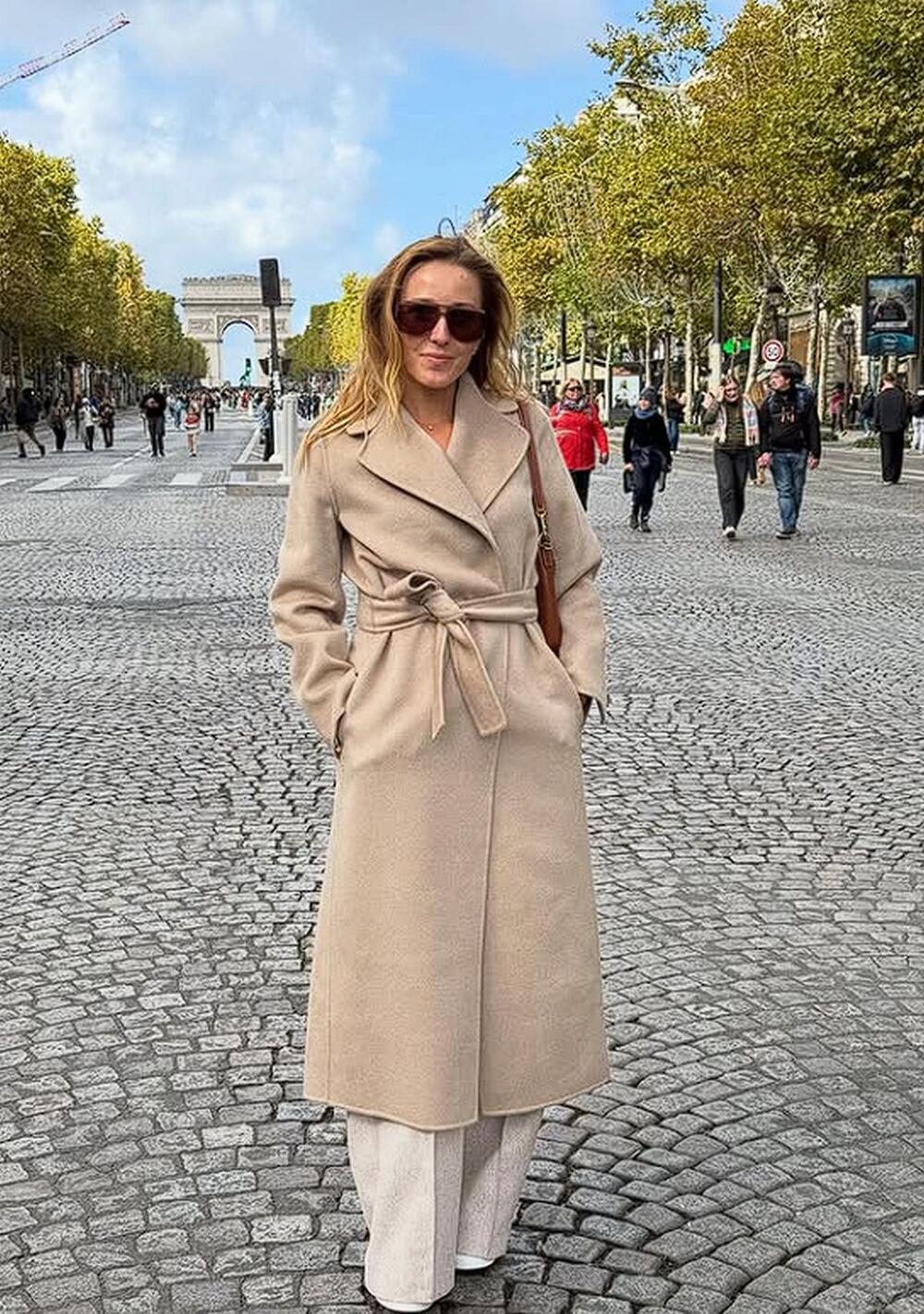 Kamel kaput Jelene Đoković za šetnju Parizom