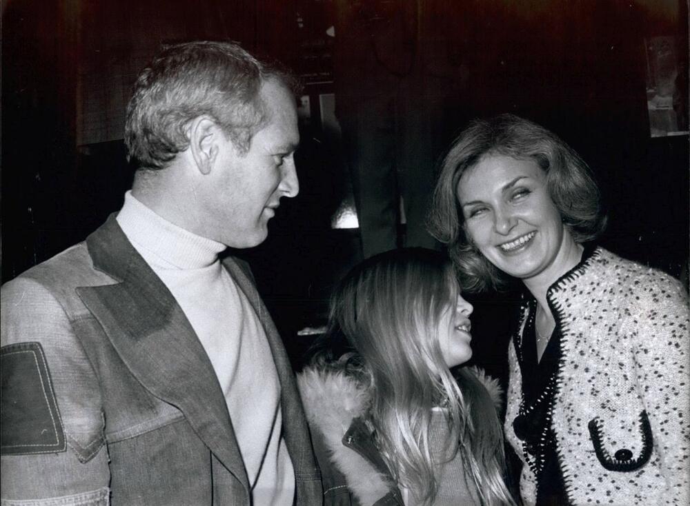 PREMINULA ĆERKA POLA  NJUMENA