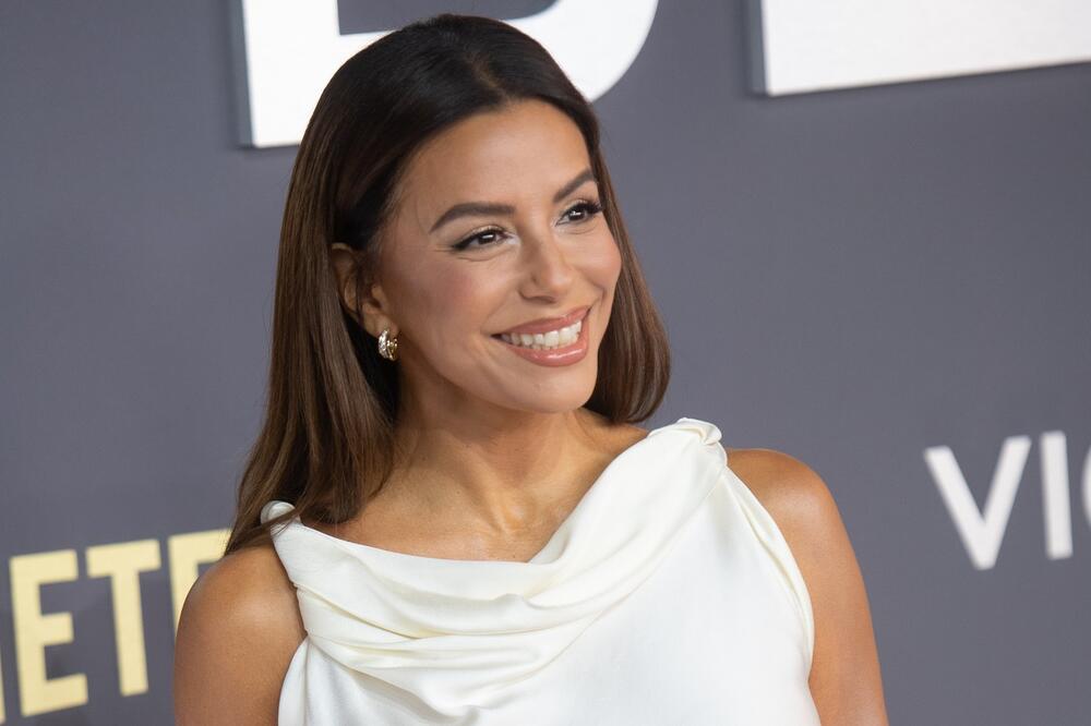 <p>Nega lica je jedna od najvažnijih stavki u danu Eve Longorije, a i pored svih skupih proizvoda i složene jutarnje i večernje rutine, jedan trik za zdravu i zategnutu kožu se posebno izdvaja.</p>