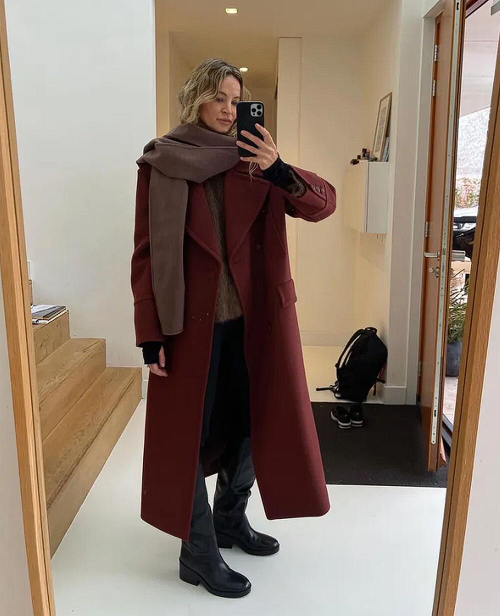 Bordo kaput je praktičan za kombinovanje