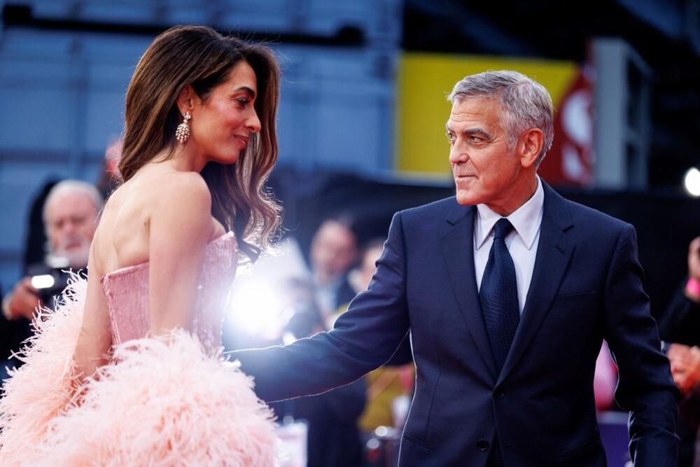 Amal i Džordž Kluni na premijeri filma 'Džej Keli' u Londonu