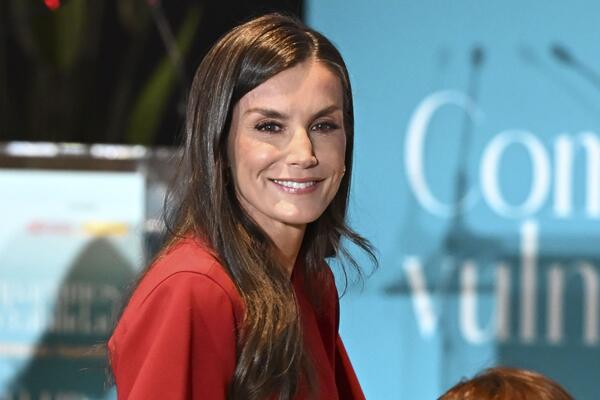 Demonstracija MOĆI kroz komad koji nosi kad god ima priliku: Kraljica Leticija reciklira omiljenu odeću i to radi sjajno