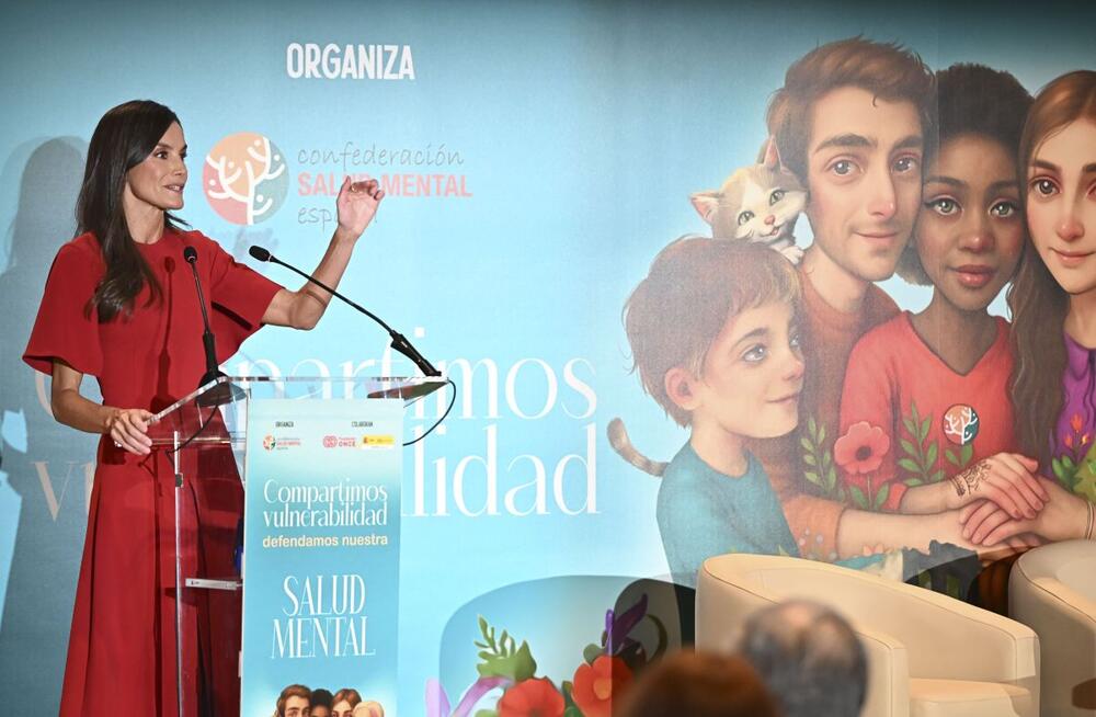 <p>Crvena boja je jedna od najjačih i najefektnijih, a dok se mnogi ne usuđuju da je obuku Leticija od Španije je nosi od glave do pete i izgleda spektakularno!</p>