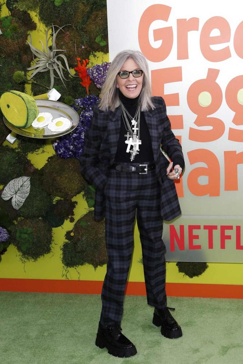 <p>Glumicu Dajen Kiton pamtićemo po brilijantim ulogama, osmehu i neponovljivom stilu kojim je inspirisala žene širom sveta da budu svoje i ne povinuju se pravilima.</p>