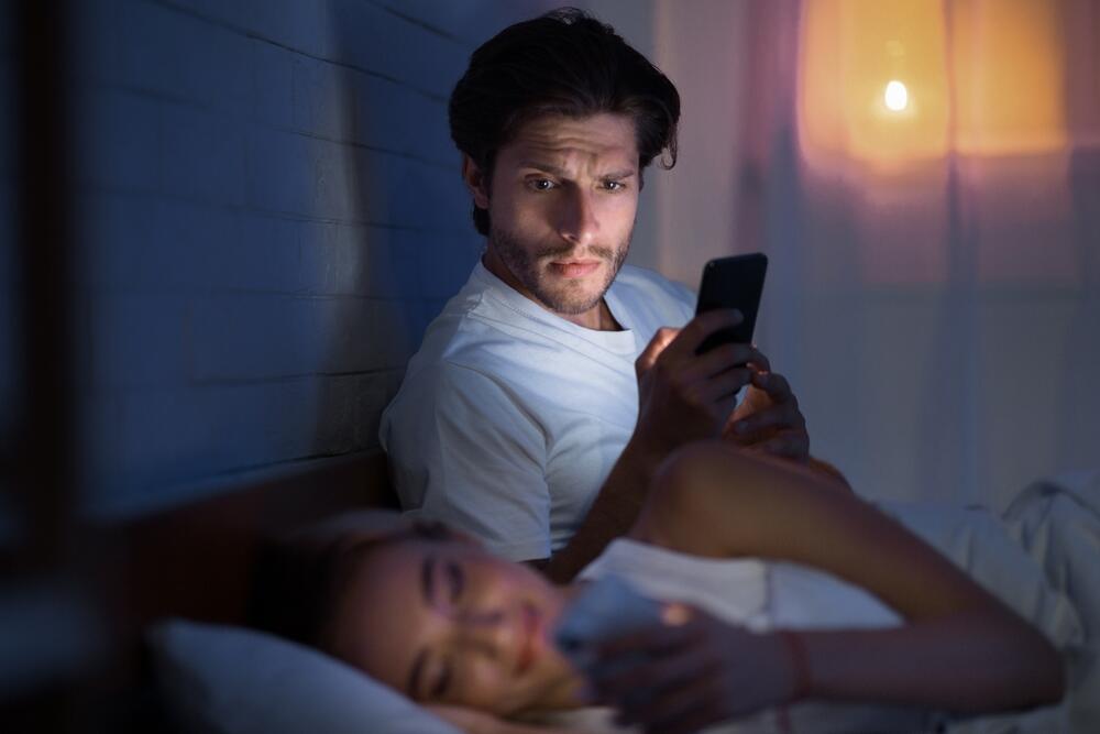 Kad se preljuba desi u srećnom braku, povlači se mnogo pitanja na koje nije lako odgovoriti